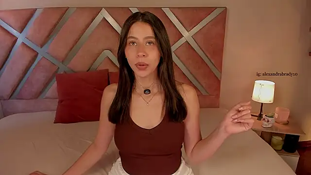 hannah brady online show from June 6, 9:10 pm