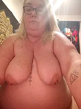 diosacurvy1984 online show from April 5, 10:09 pm