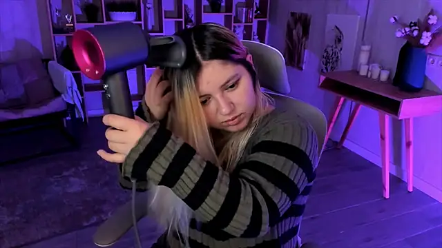 DiaAngell online show from October 14, 7:27 pm