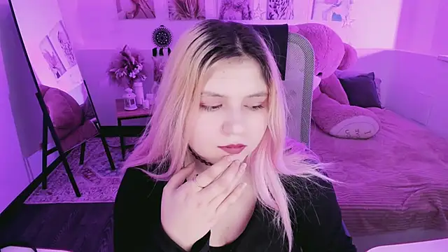 DiaAngell online show from March 17, 7:29 pm