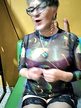 ilonna2025 online show from December 18, 10:58 pm