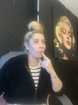 viktoria davis  online show from November 28, 12:57 am