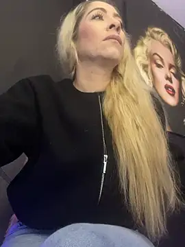 viktoria davis  online show from February 24, 12:10 am