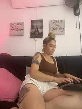 viktoria davis  online show from May 10, 2:02 am