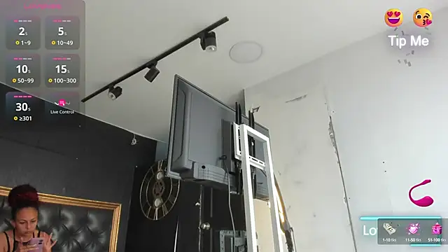 DalayMoore online show from September 26, 8:06 pm