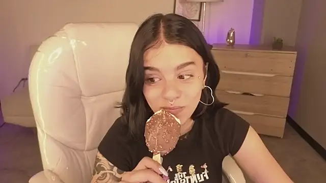 Nicole Foxx  online show from December 2, 7:38 pm