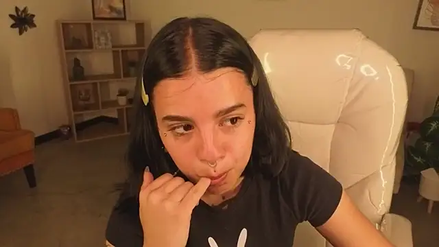 Nicole Foxx  online show from December 1, 6:43 pm