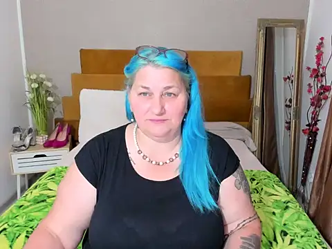 mayamayx online show from July 29, 9:15 pm