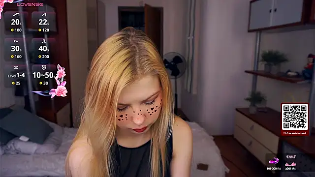 LynetHakes online show from September 30, 4:18 am