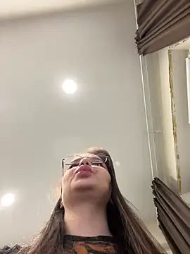 SamanthaHolt online show from October 13, 8:00 pm