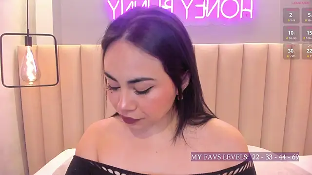 Naomymonroe  online show from September 12, 9:33 pm