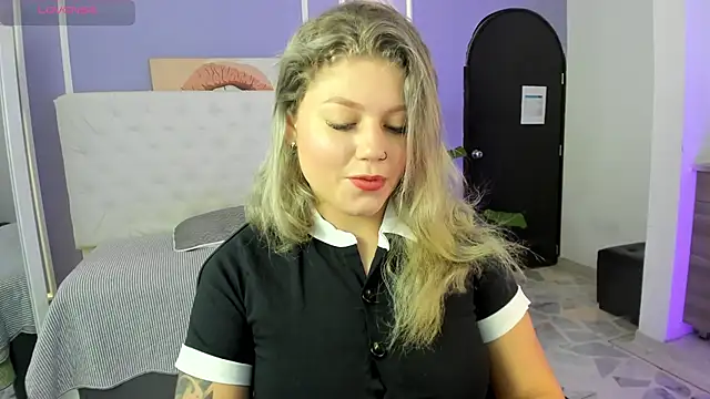 Snapshot of alaia_greyy chatting on October 6, 12:55 pm alaia greyy online show from October 6, 12:55 pm