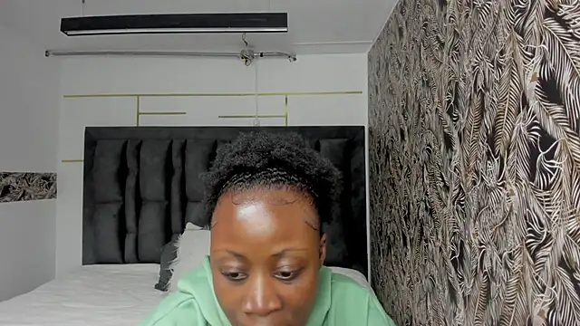 Sara Naugty online show from November 20, 8:10 pm