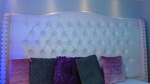 Snapshot of CamiiGarcia chatting on September 13, 7:11 pm CamiiGarcia online show from September 13, 7:11 pm