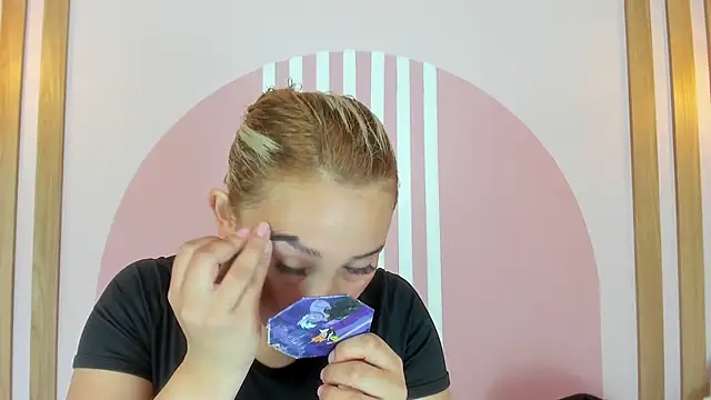 Lannajansen online show from April 8, 1:35 pm