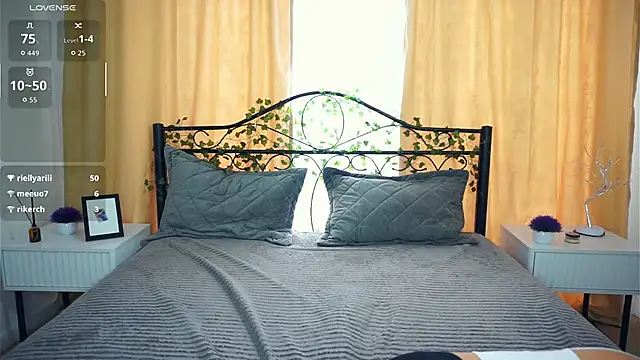 Snapshot of VeronaCritchlow chatting on September 26, 7:50 am VeronaCritchlow online show from September 26, 7:50 am