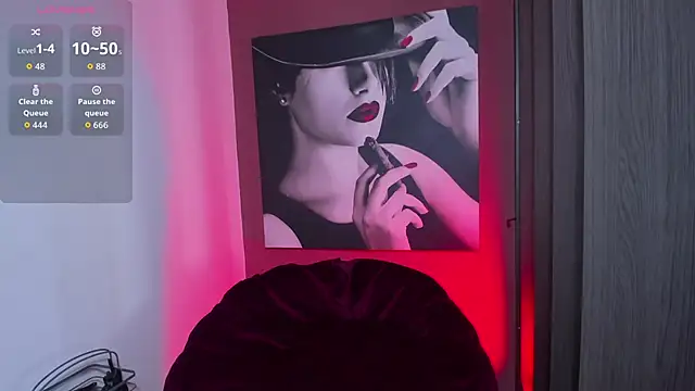 QueenOfHaze online show from April 27, 8:22 am