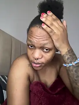 Boneca25 online show from April 8, 1:57 pm