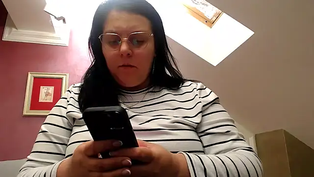 Wetandnaughtyxx online show from April 9, 6:30 am