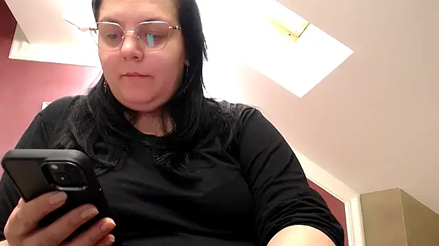 Wetandnaughtyxx online show from April 2, 6:00 am