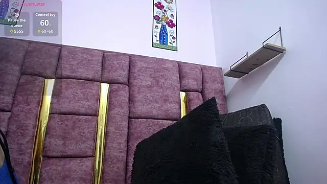 VICTORIAHANK  online show from January 13, 6:56 pm