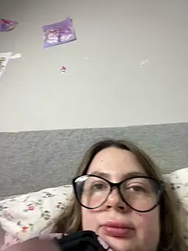 DearAlise online show from June 30, 11:42 am