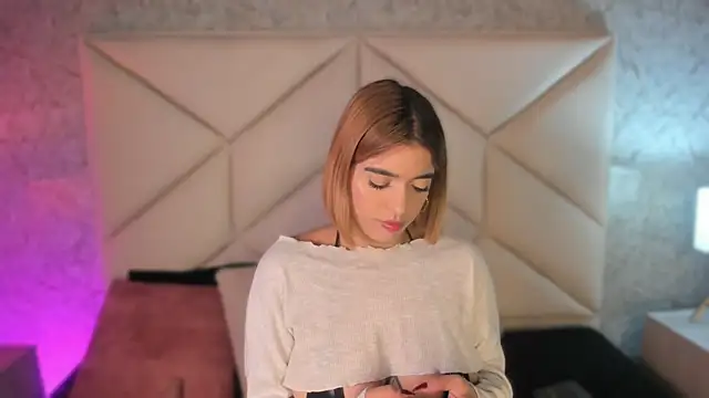 Hanna Vasquez online show from July 26, 12:35 pm
