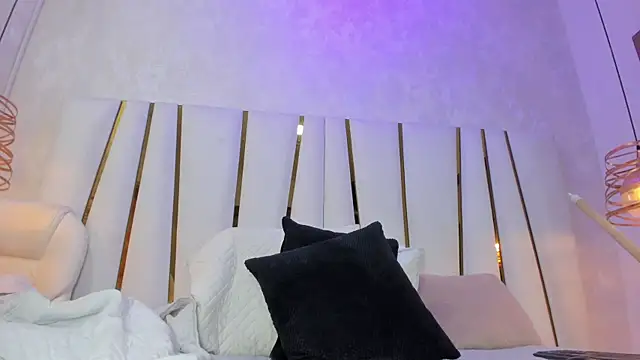 violet gray  online show from March 31, 1:55 pm