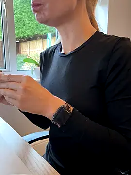 Phoebe Lily online show from November 11, 9:17 am