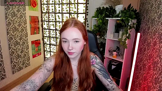 Snapshot of Maya_Light chatting on September 19, 1:48 am Maya Light online show from September 19, 1:48 am