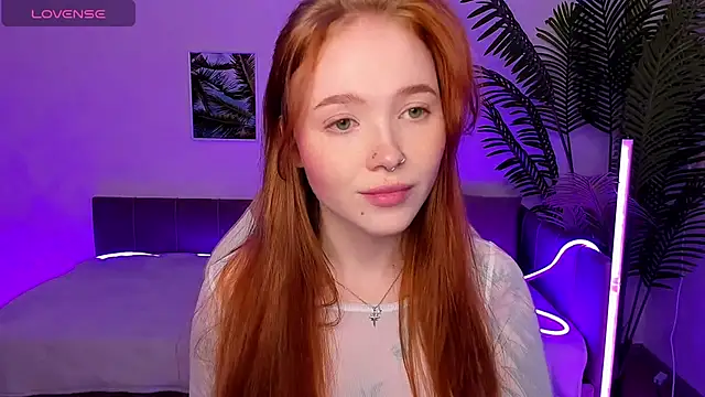 Snapshot of Maya_Light chatting on October 14, 8:28 am Maya Light online show from October 14, 8:28 am
