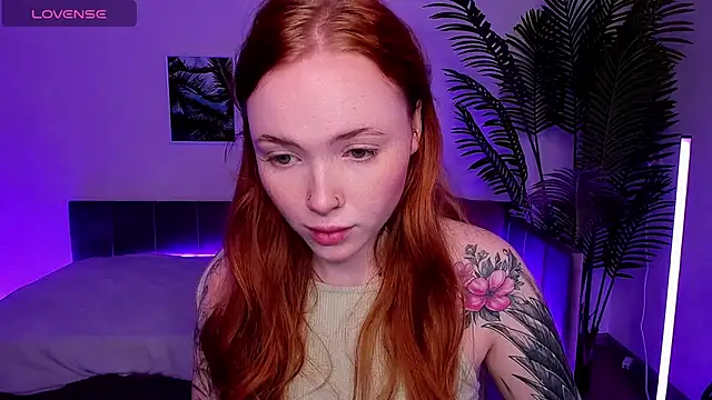 Snapshot of Maya_Light chatting on October 1, 2:05 am Maya Light online show from October 1, 2:05 am