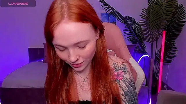 Snapshot of Maya_Light chatting on September 21, 8:24 am Maya Light online show from September 21, 8:24 am
