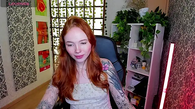Snapshot of Maya_Light chatting on September 24, 2:10 am Maya Light online show from September 24, 2:10 am