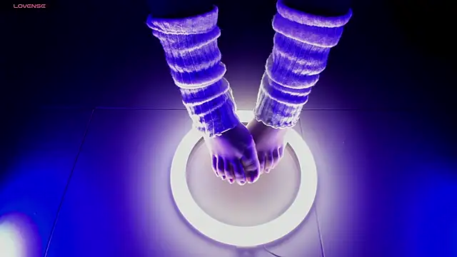 Snapshot of aleya_bliss chatting on September 19, 2:43 am aleya bliss online show from September 19, 2:43 am