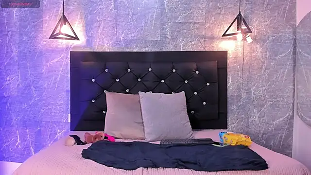 emberhodson online show from September 20, 12:25 pm