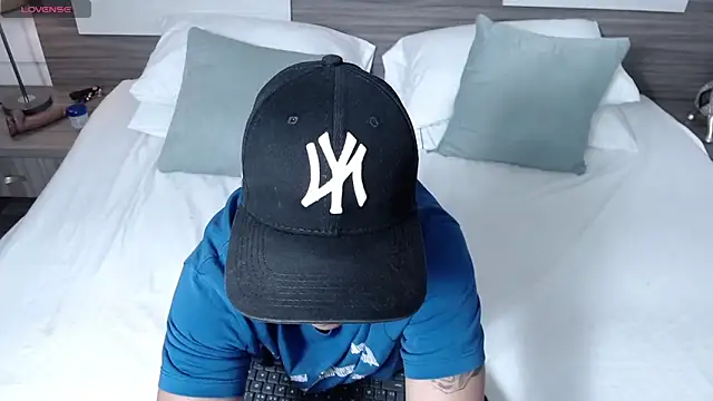 Liiamthompson online show from April 2, 7:22 pm