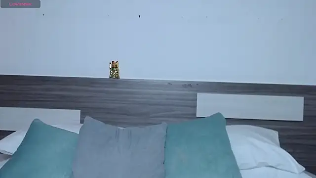 Liiamthompson online show from February 13, 10:28 am