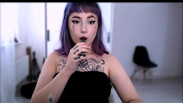 purplewitch online show from December 19, 7:11 am