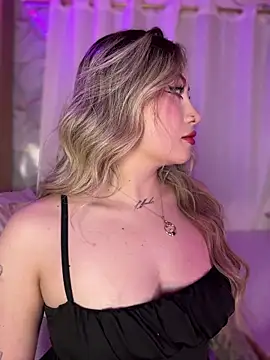 Lally Valencia   online show from May 16, 6:38 am