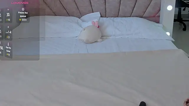 leahaltomm online show from November 10, 8:37 pm