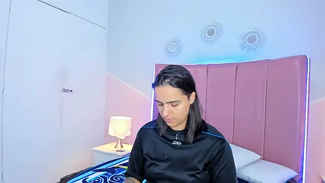 Liiam smith  online show from December 1, 1:25 pm