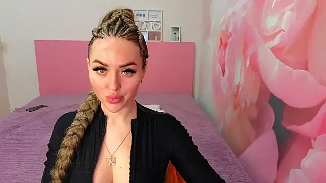 Snapshot of MissisCaty chatting on September 26, 6:38 pm MissisCaty online show from September 26, 6:38 pm