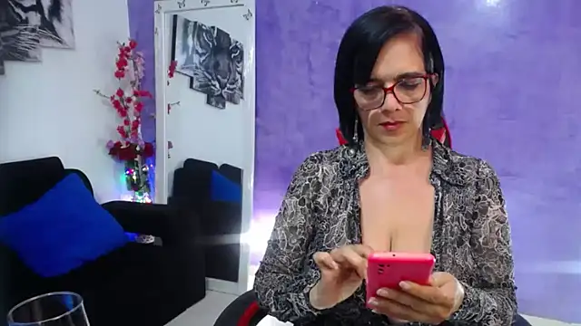 Snapshot of sarasmith3 chatting on October 19, 10:12 pm sarasmith3 online show from October 19, 10:12 pm