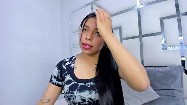 ZoeWan69 online show from November 6, 12:00 pm