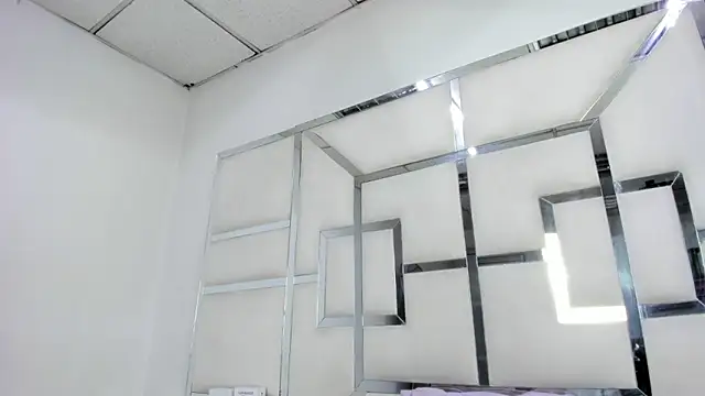 ZoeWan69 online show from April 22, 1:41 pm