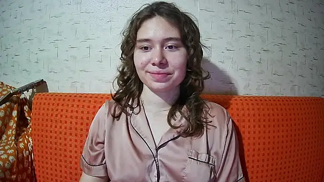 girliemilk online show from November 17, 10:21 pm