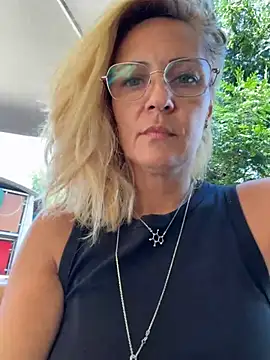 SweetAnia  online show from June 25, 8:51 am