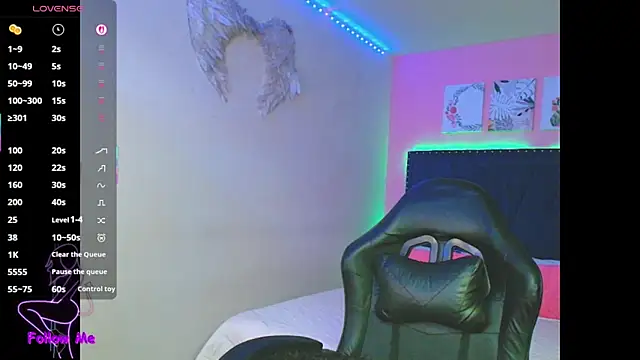 SallyWhitee online show from December 18, 4:17 am