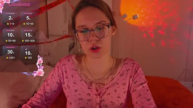 Mia Luw online show from November 2, 4:05 am